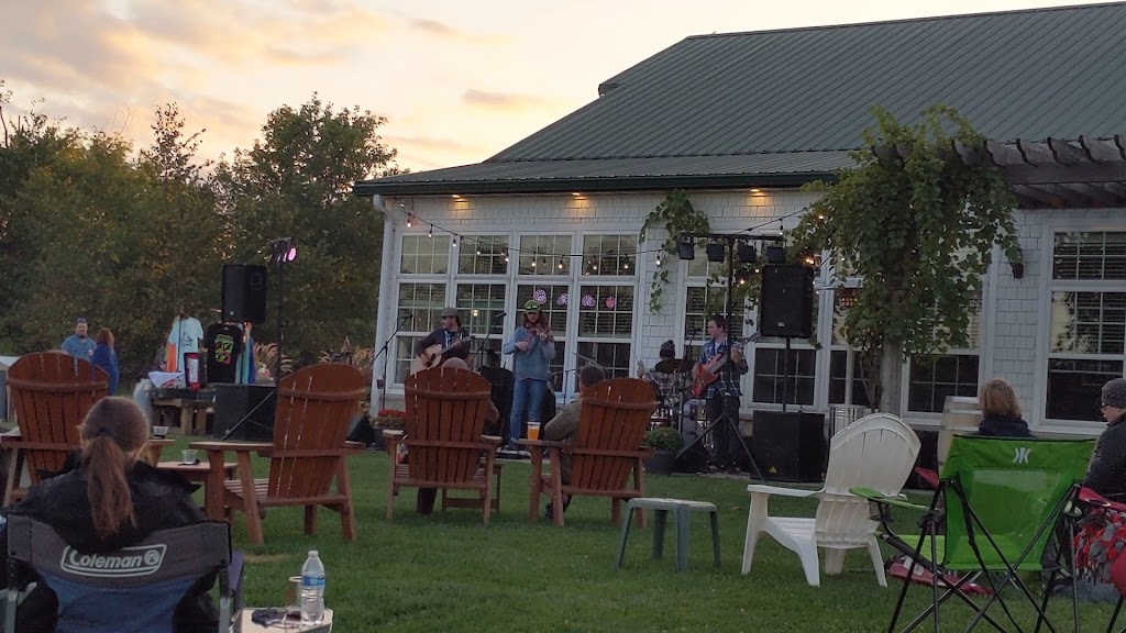  LedgeStone Vineyards & Winery