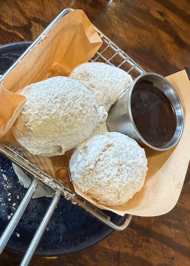  Café Hollander Hilldale