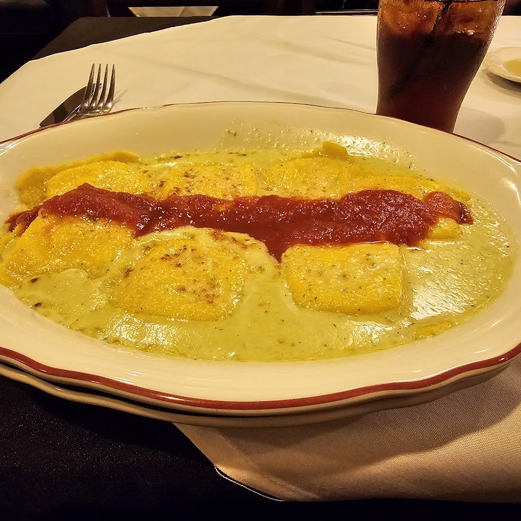  Maggiano's Little Italy