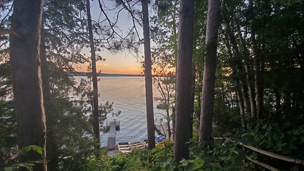  Lincolnwood Resort & Bar