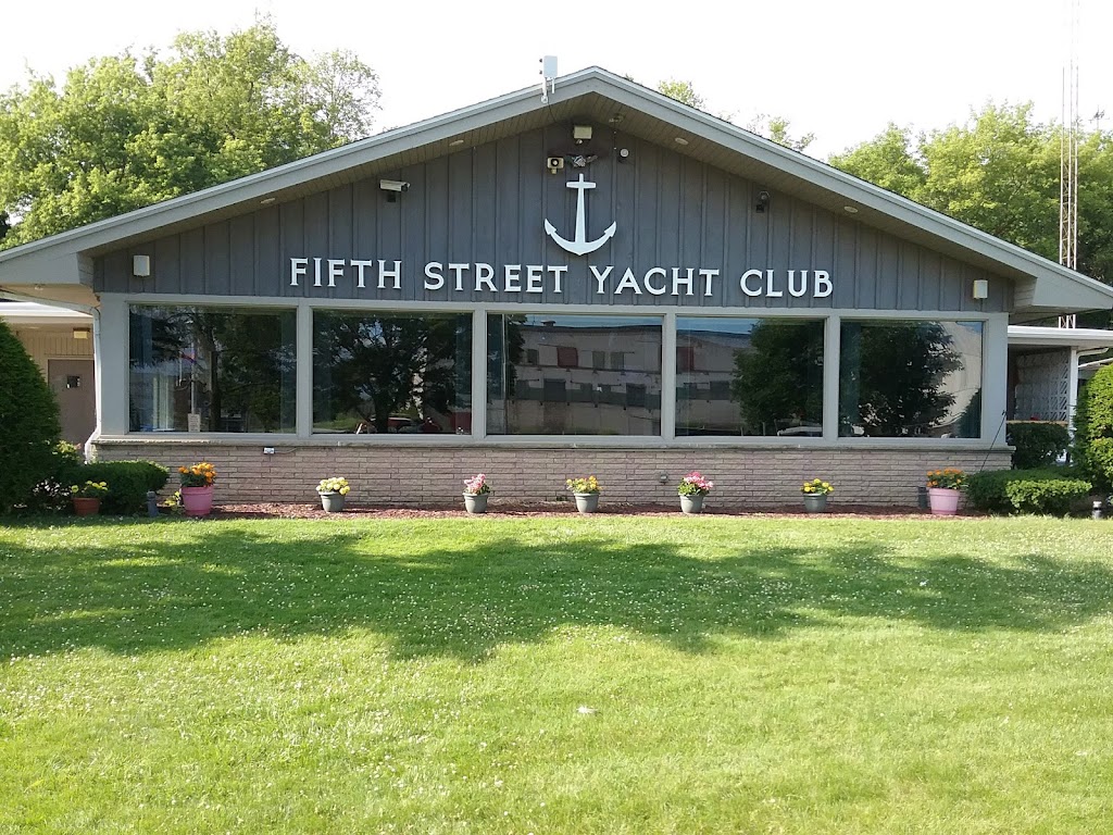  Fifth Street Yacht Club