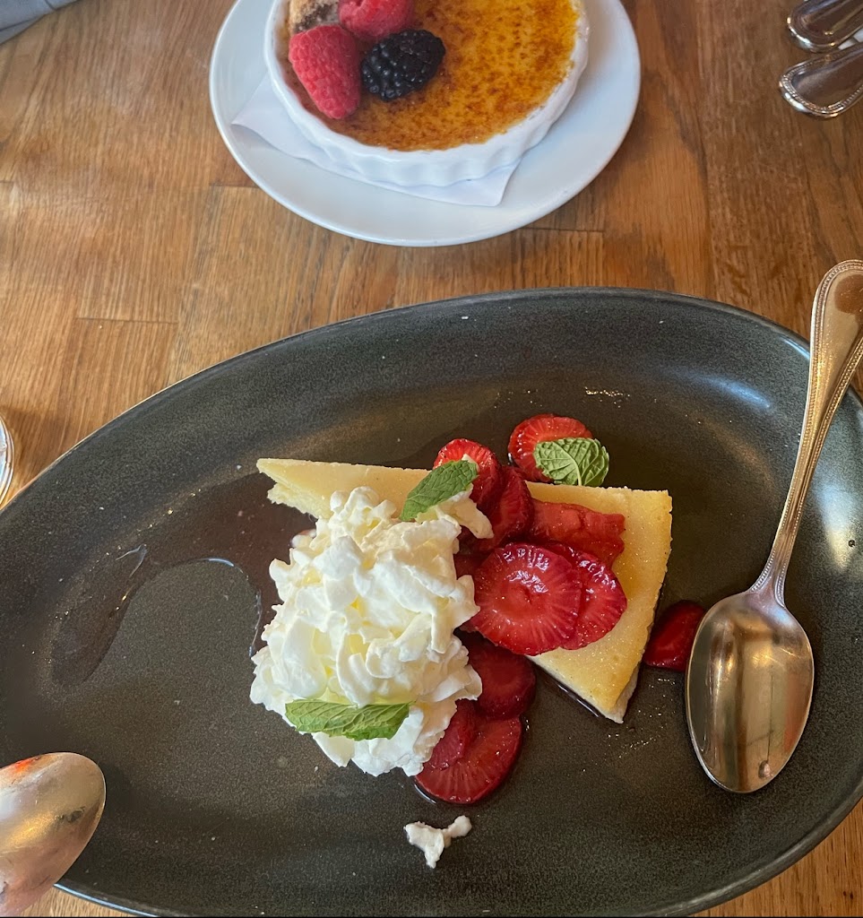  Bleu Restaurant & Lounge