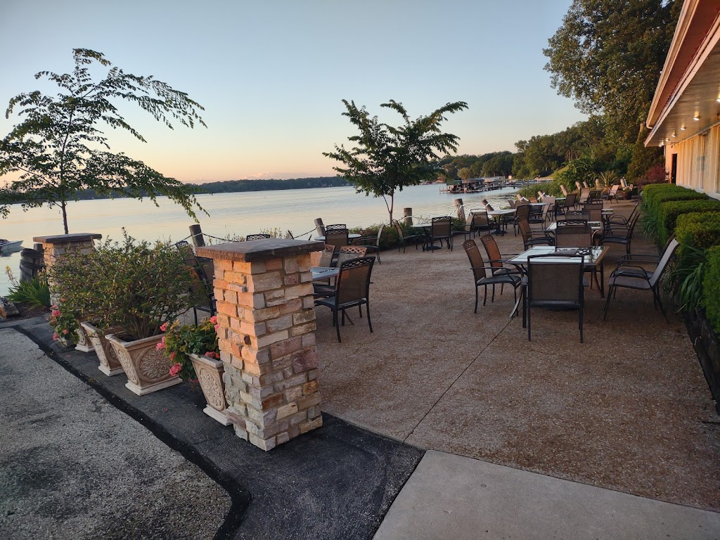  Michael's On The Lake