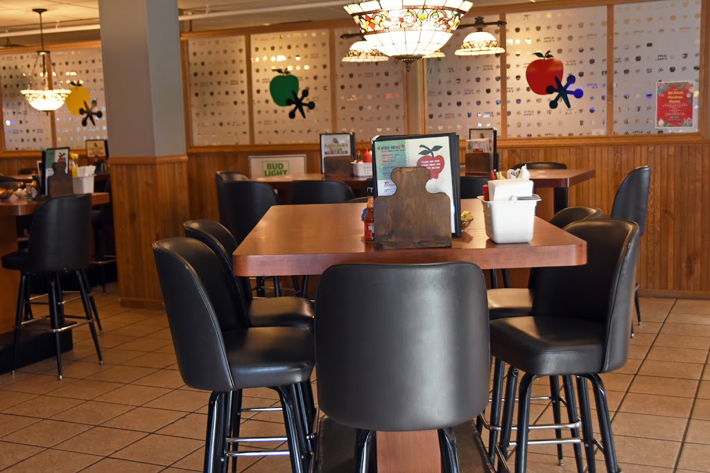  Applejack's Restaurant & Pub