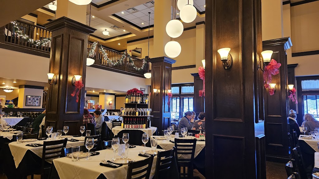  Maggiano's Little Italy