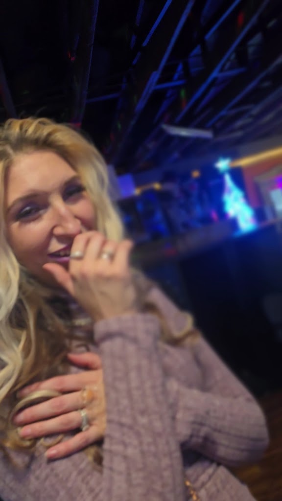  Izzy's Bbq Lounge & Grille