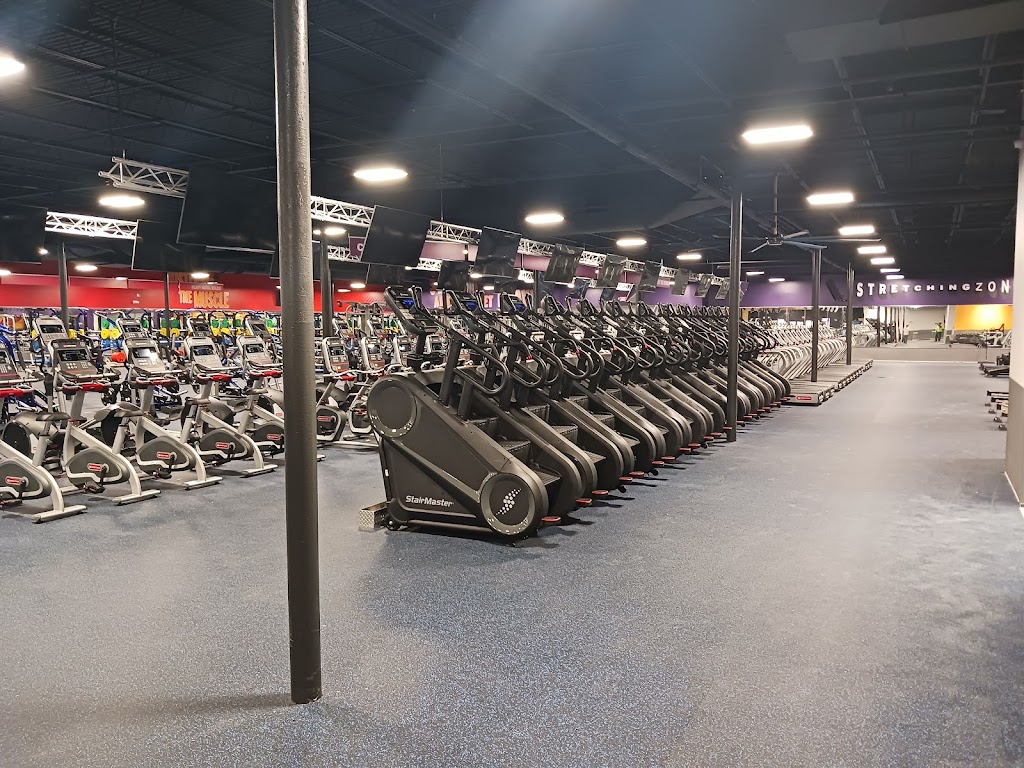  Crunch Fitness - Savannah