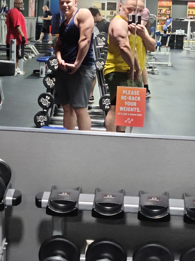  Crunch Fitness - Longview