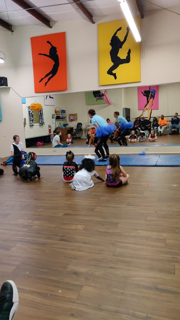  Melissa's Studio-Performing