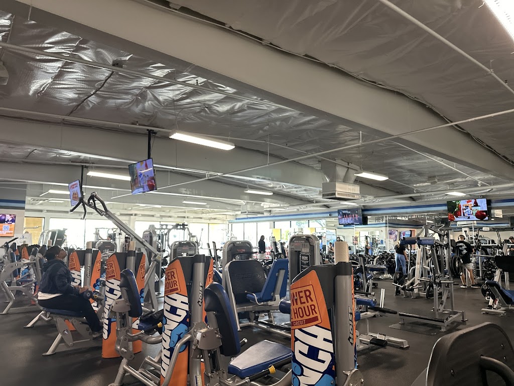  Crunch Fitness - Serra Mesa