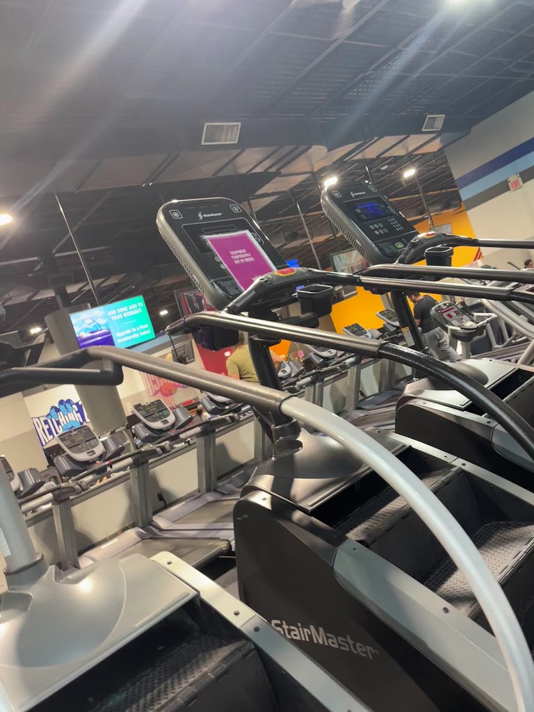  Crunch Fitness - Paramus