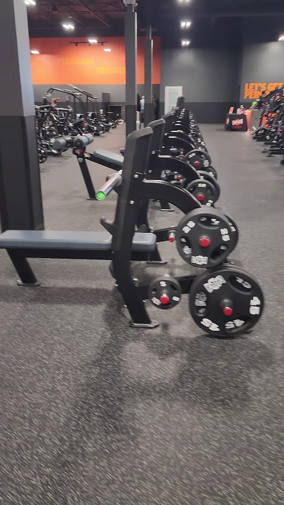  Crunch Fitness - Kirkwood