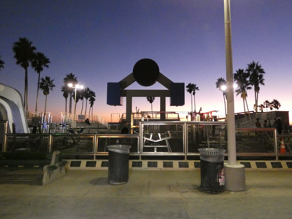  Muscle Beach Venice Gym