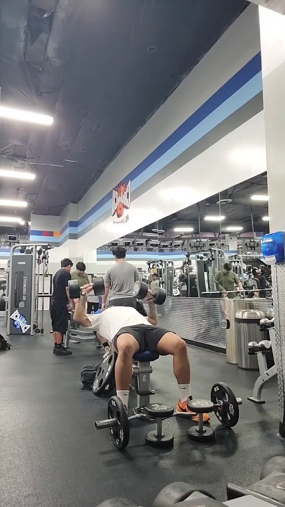  Crunch Fitness - Van Nuys