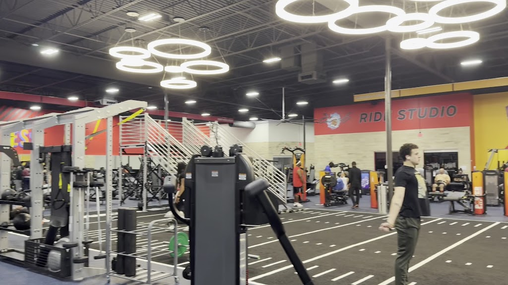  Crunch Fitness - Kennesaw