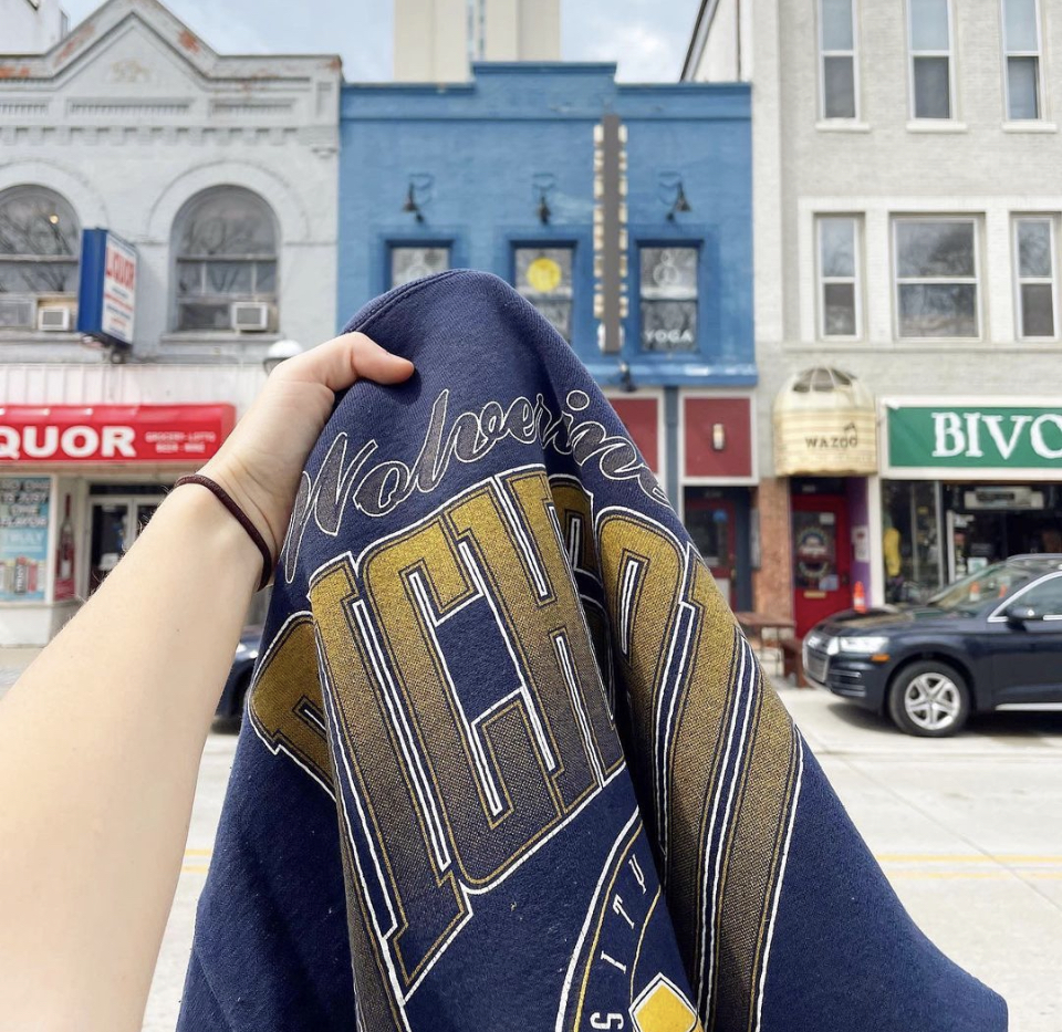  Tiny Buddha Yoga - Campus