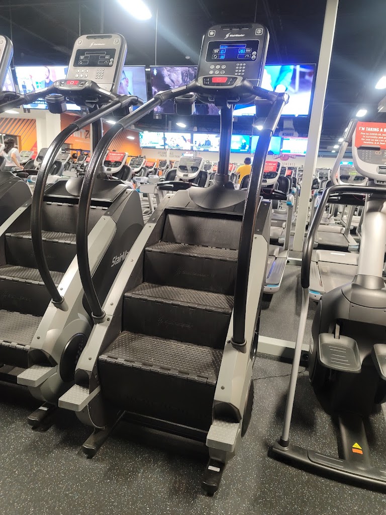  Crunch Fitness - Middletown