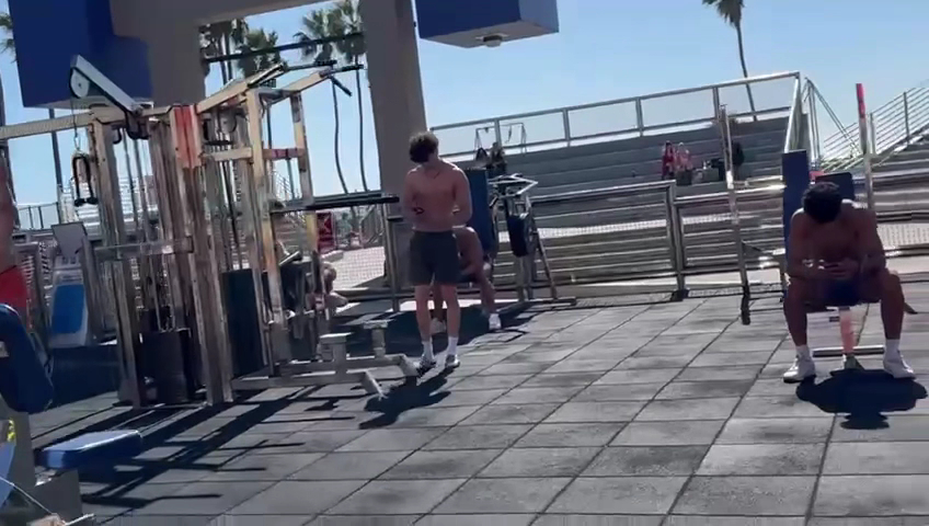  Muscle Beach Venice Outdoor Gym