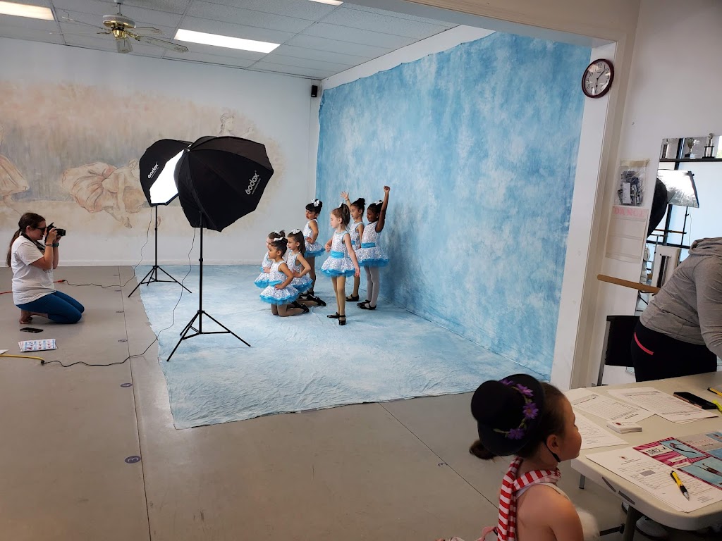  Dance & Gym Expressions