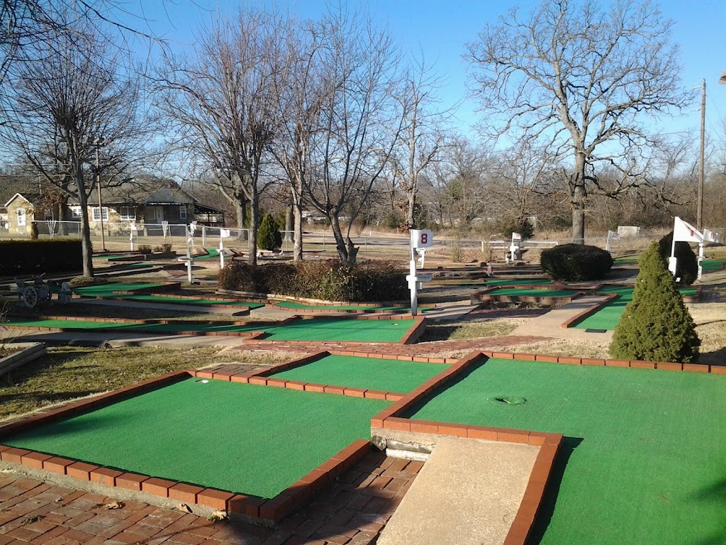  Oak Tree Event Center & Mini-Golf