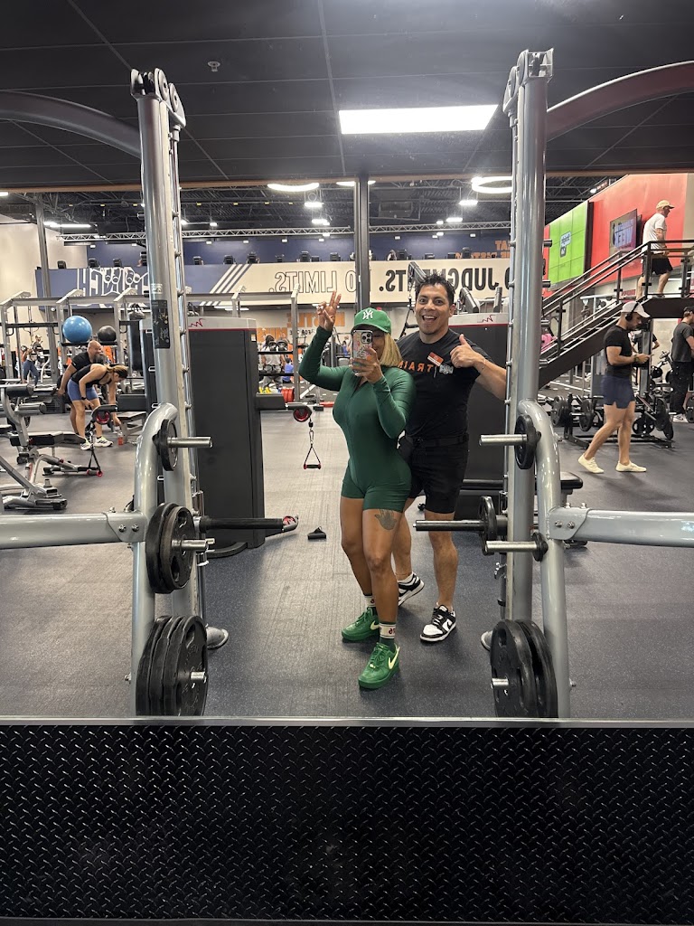  Crunch Fitness - Six Mile