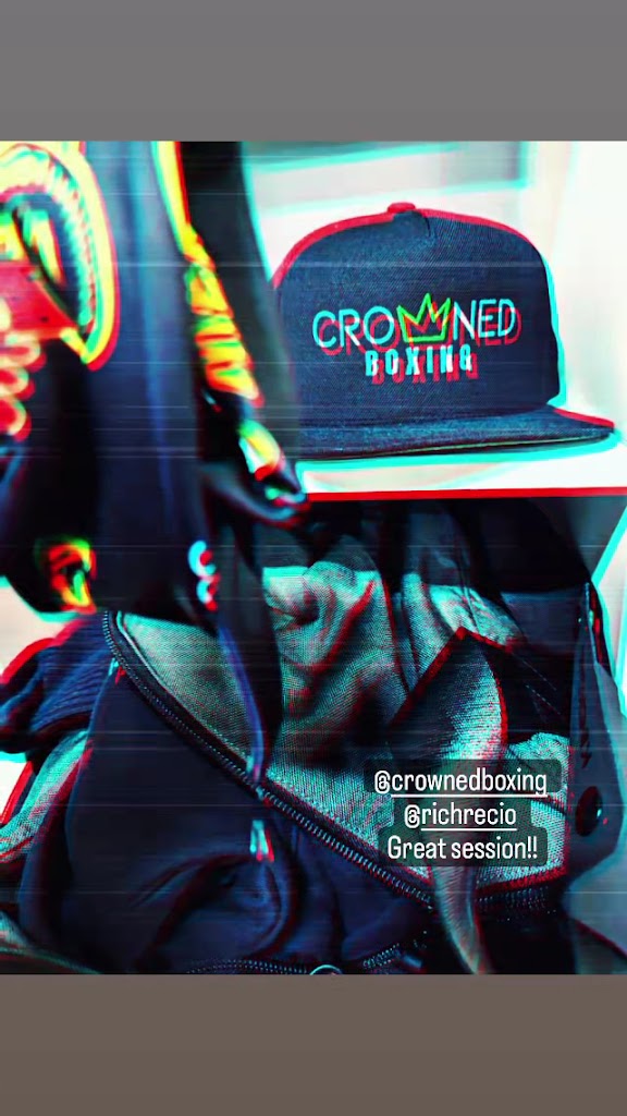  Crowned Boxing