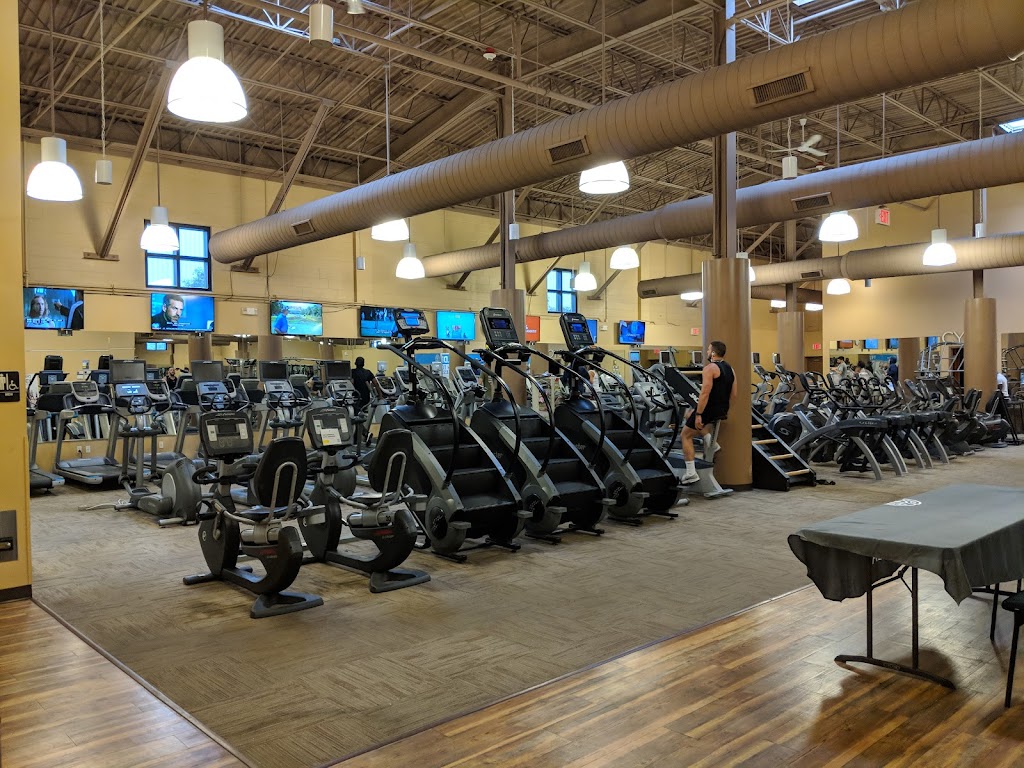  Gold's Gym - Airpark