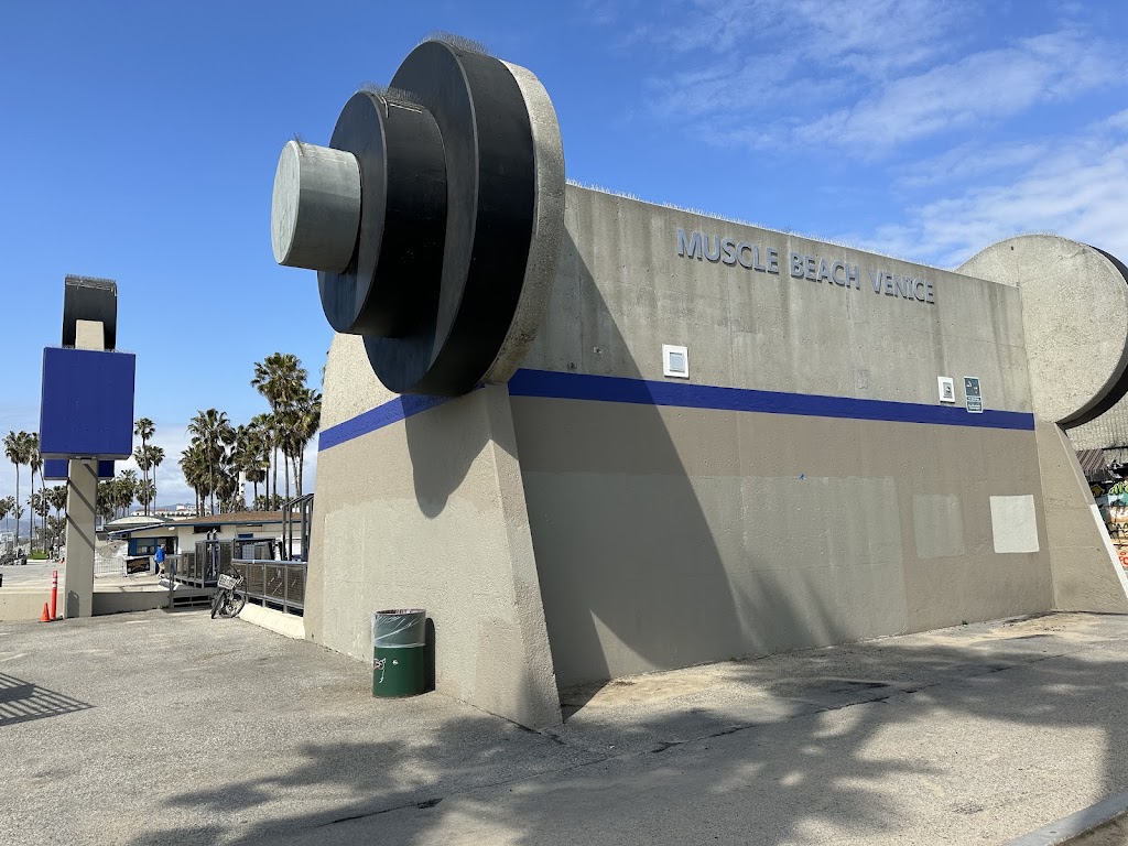  Muscle Beach Venice Outdoor Gym
