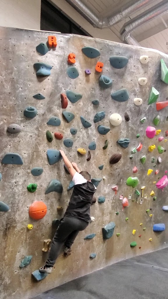  Rock Spot Climbing: Peace Dale, RI