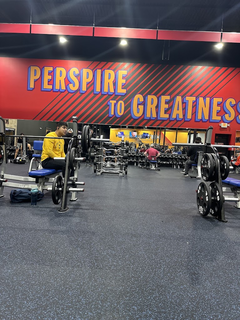  Crunch Fitness - Matthews