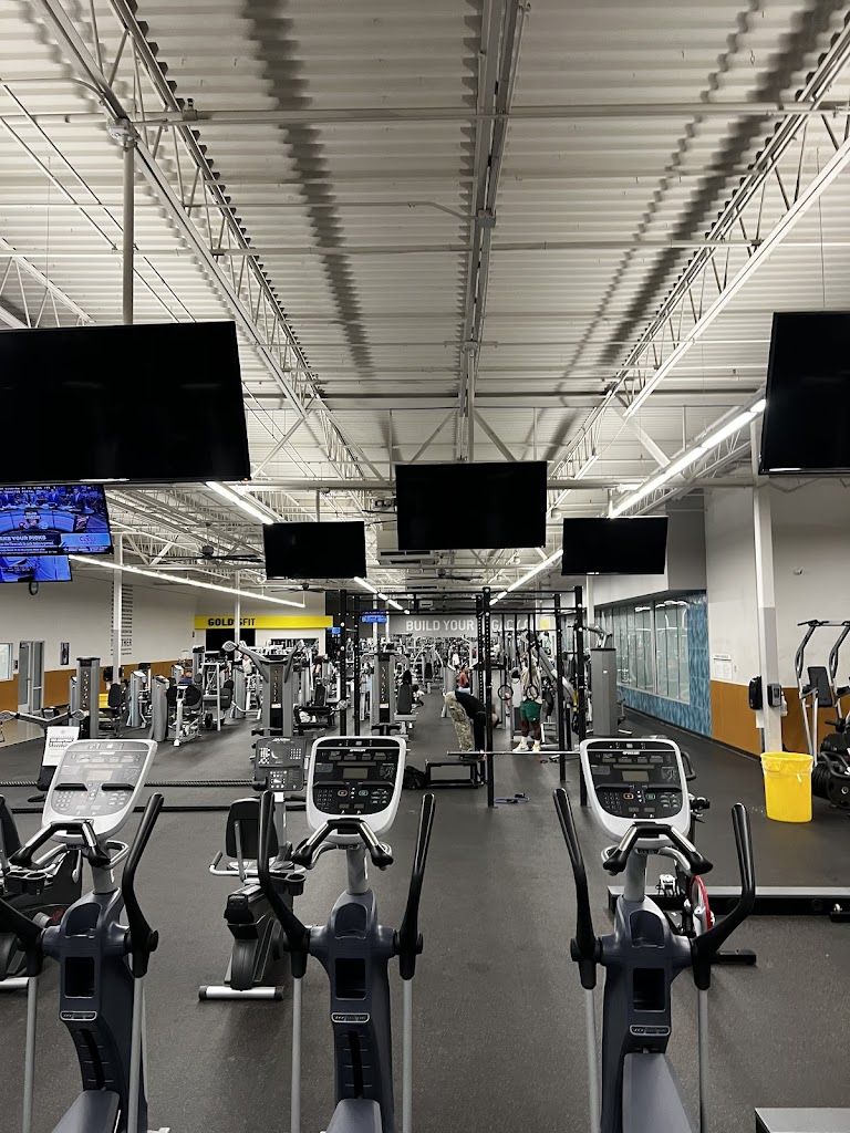  Gold's Gym Oakley Plaza