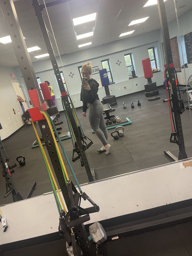  DawnsHere Female Fitness & Barbell Club