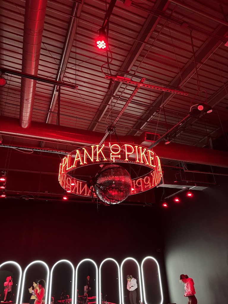  Plank to Pike Pilates