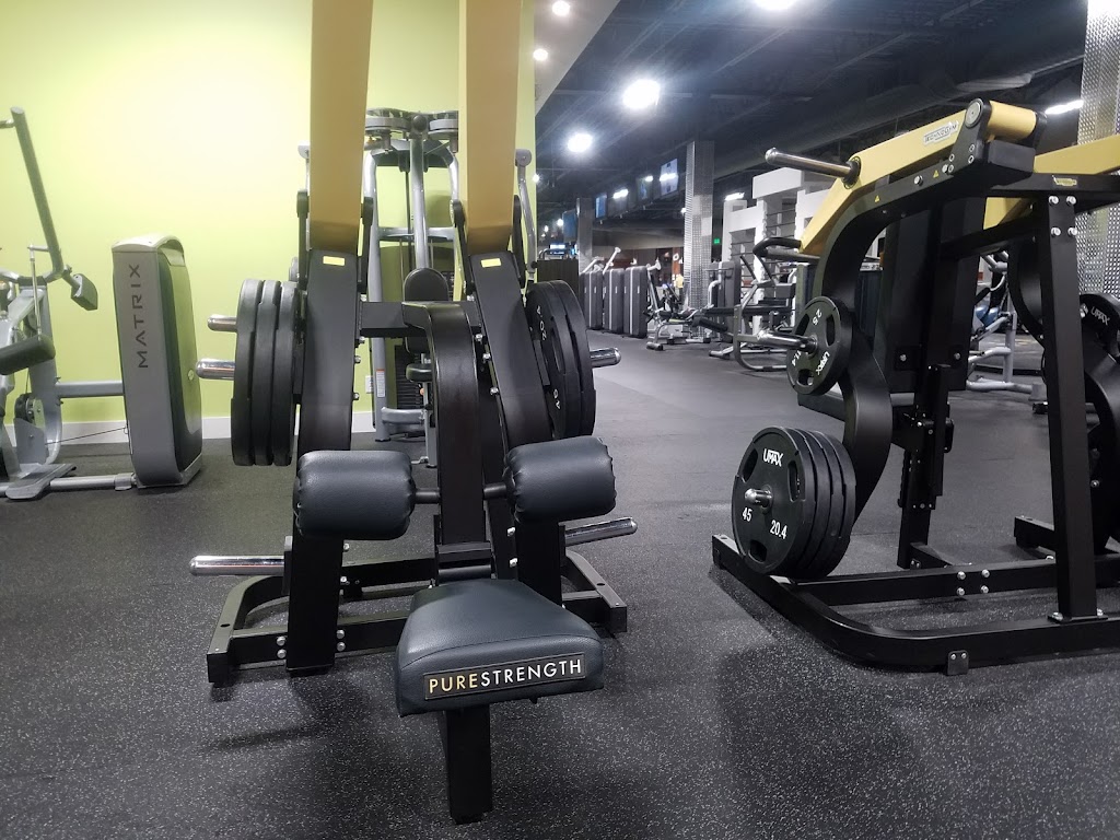  Gold's Gym Monterey