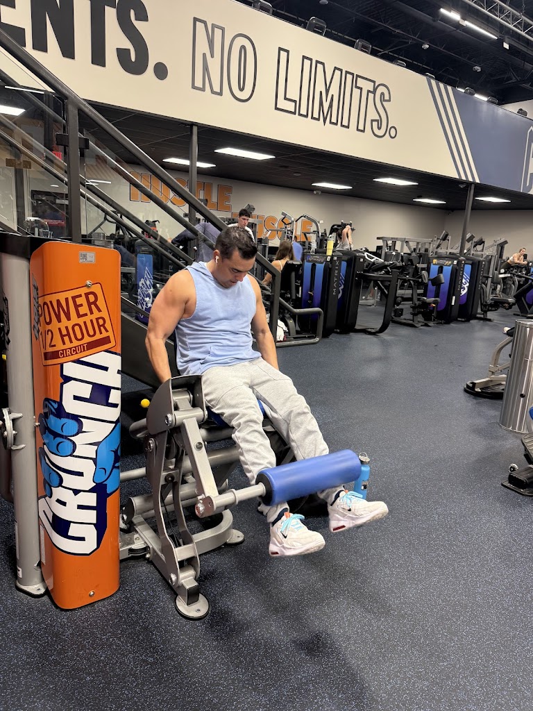  Crunch Fitness - Six Mile