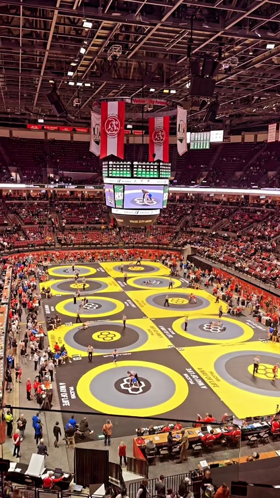  Crunch Fitness - Middleburg Heights