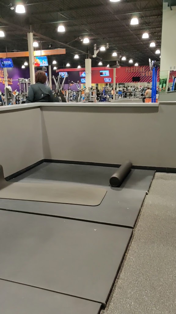  Crunch Fitness - Dearborn