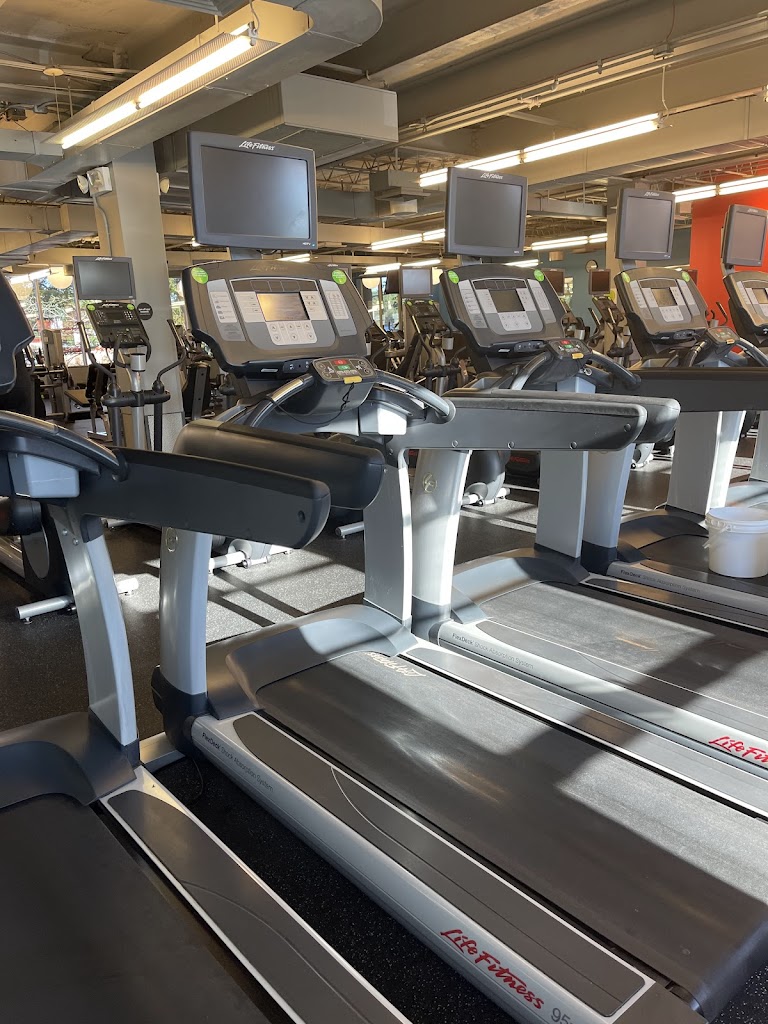  Blink Fitness Melville