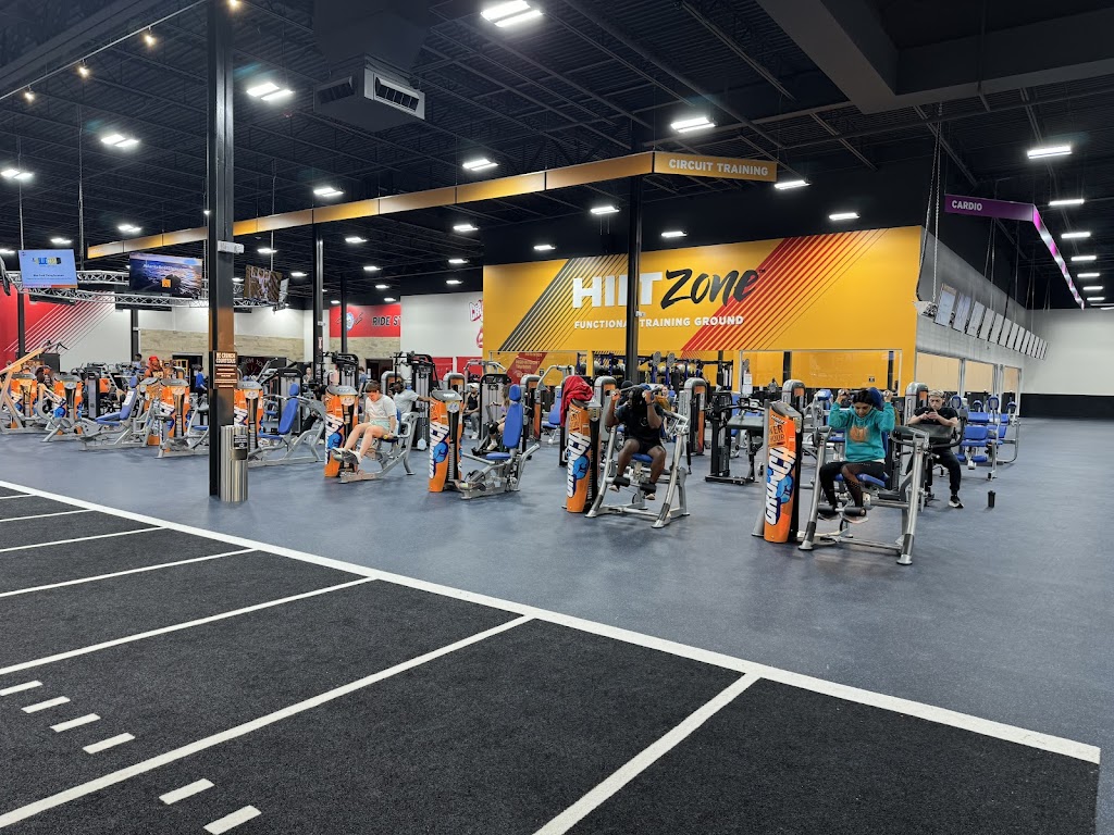  Crunch Fitness - Tucker