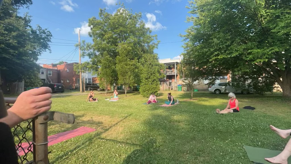  Garden Yoga