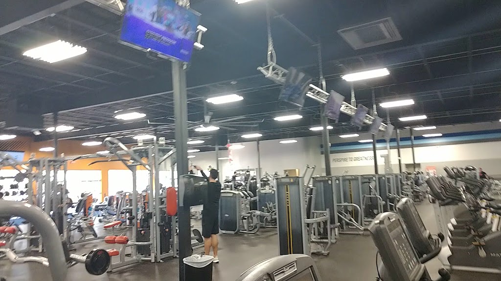  Crunch Fitness - D'Iberville