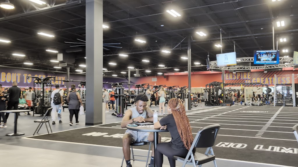  Crunch Fitness - Steele Creek