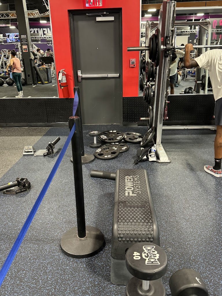  Crunch Fitness - West Pembroke