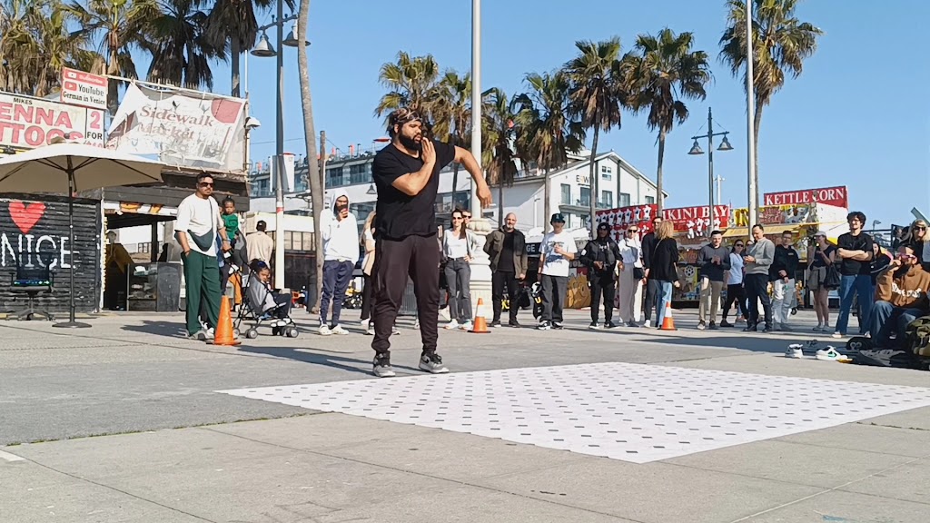  Muscle Beach Venice Gym