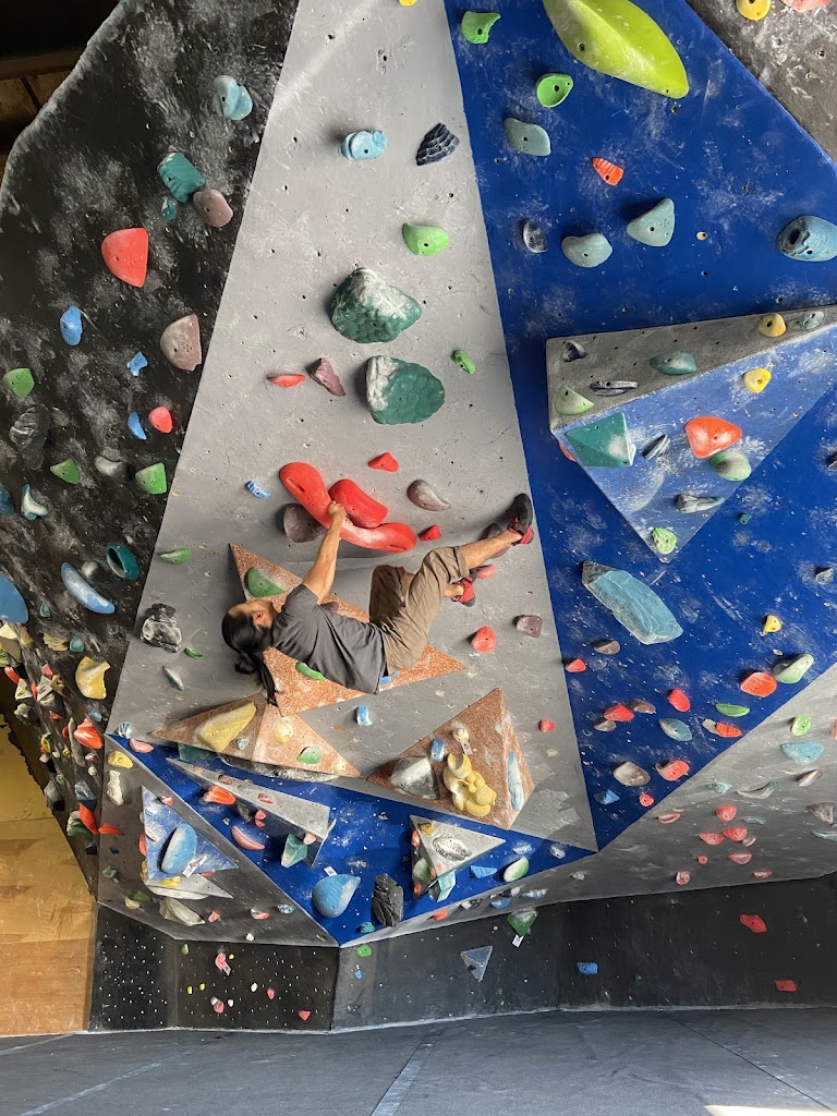  Hangar 18 Indoor Climbing Gym - Arcadia