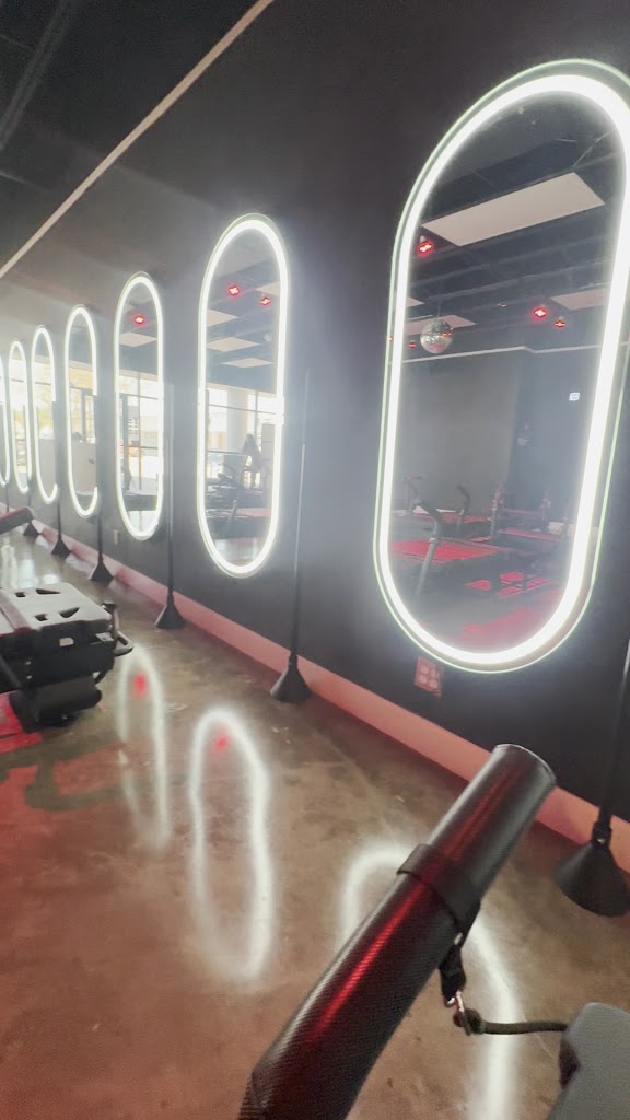  Plank to Pike Pilates