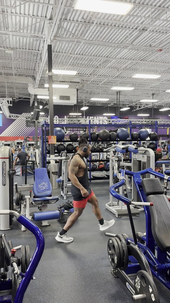  Crunch Fitness - Perimeter