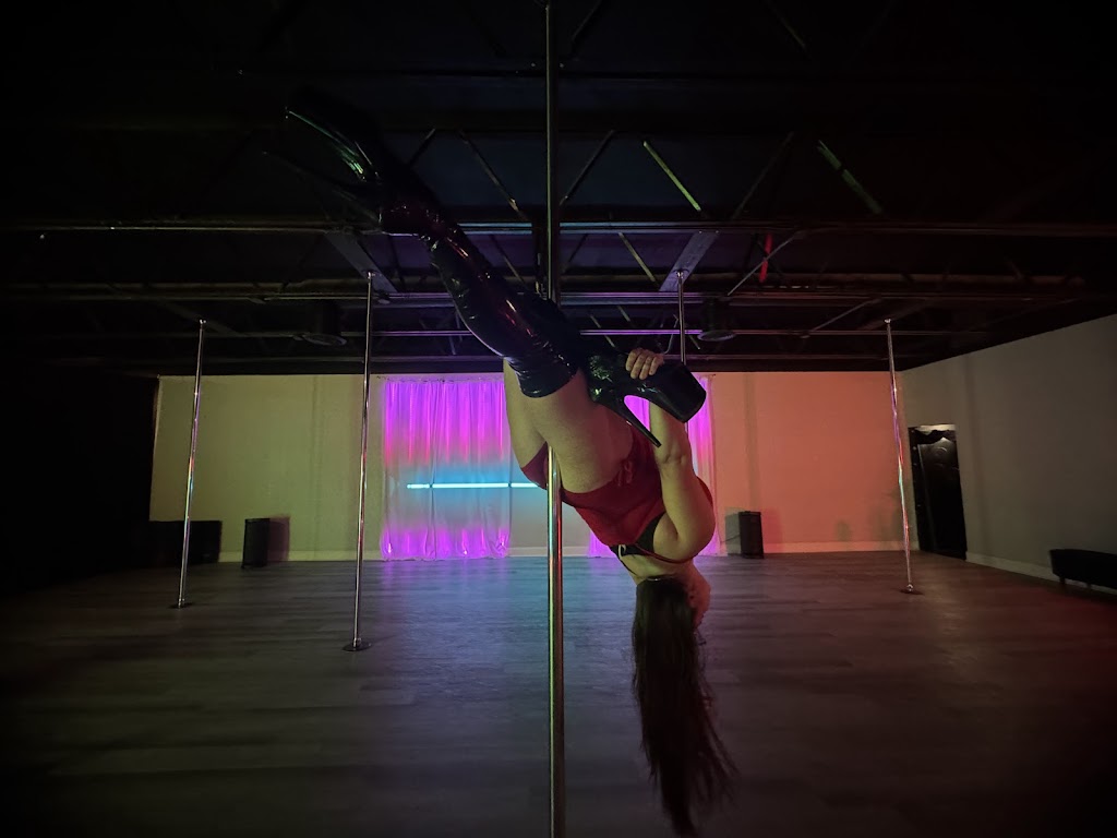  Studio Nightshade Pole Dance