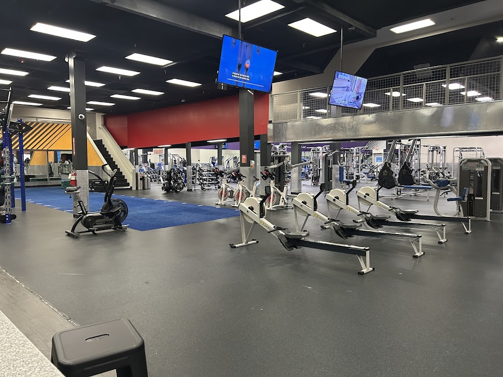 Crunch Fitness - Cerritos
