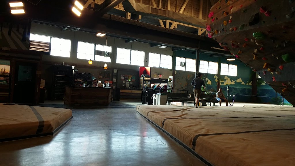  The Circuit Bouldering Gym NE